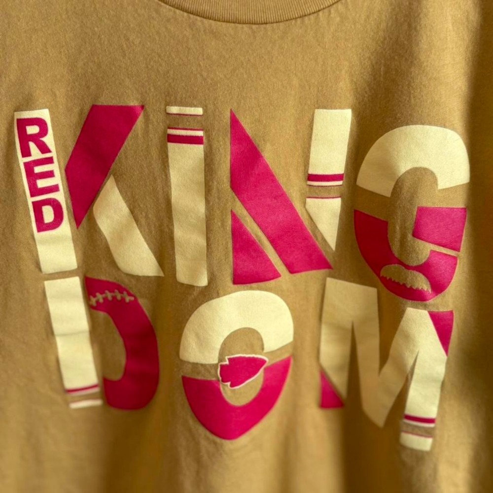CHEIFS* Red Kingdom Tshirt size XL - Picture 2 of 3